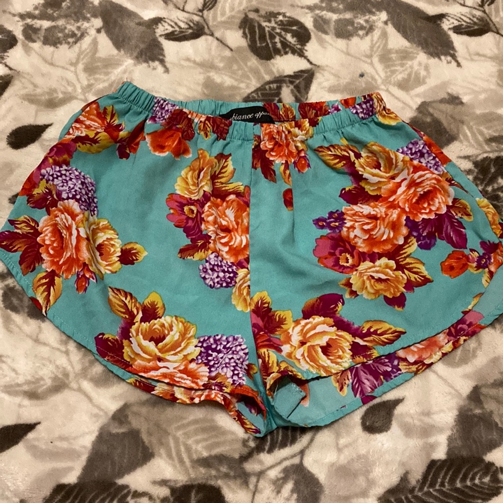 Beachy shorts with waist band